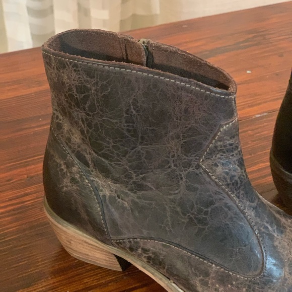 DibaTrue distressed ankle boots - Picture 7 of 11